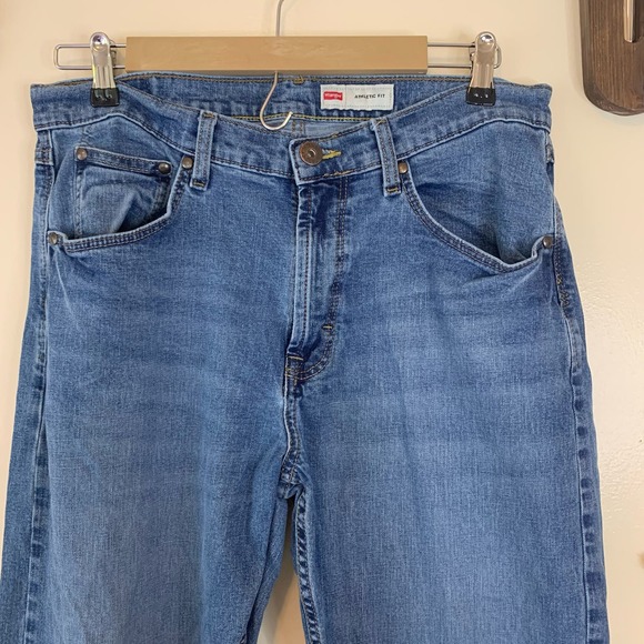 Athletic Fit Men's Wrangler Jeans 32x32 - Picture 4 of 7